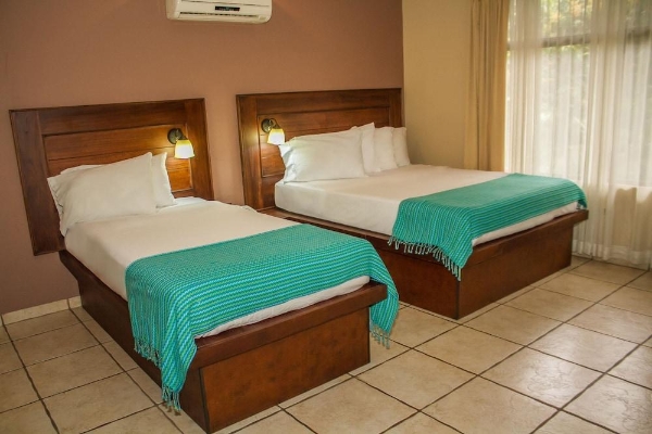 La Riviera Hotel B&B (San Antonio)